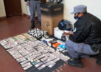 Estafadores robaban datos de tarjetas de crédito para comprar bienes, quedaron detenidos