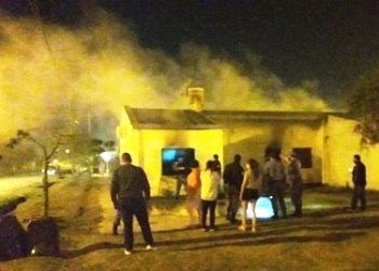 La Policía detuvo a un hombre que incendió la casa de su vecino