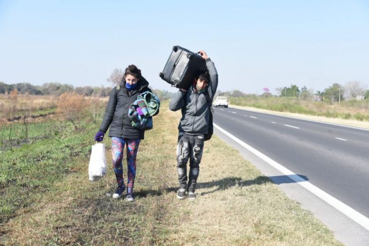 Perdieron sus trabajos en Santa Fe y vienen caminado a Formosa por R11