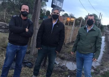 Vecinos piden a radicales que arreglen la calle Gildo Insfrán