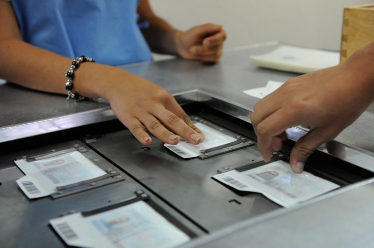 El RENAPER prosigue a ritmo normal su tarea de impresión de pasaportes y DNI