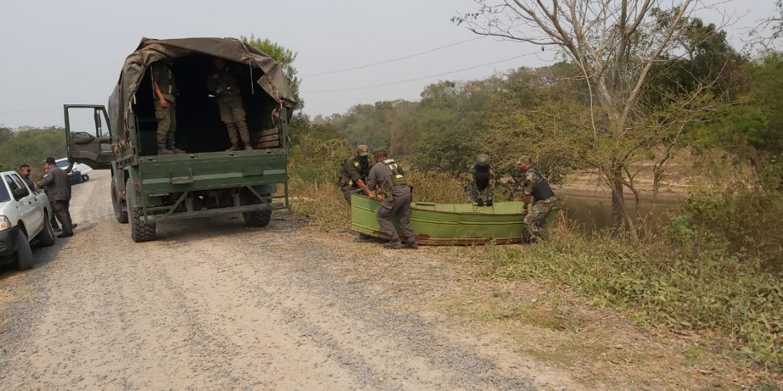 Continúa el secuestro de canoas paraguayas en Clorinda, esta vez actuó Gendarmería