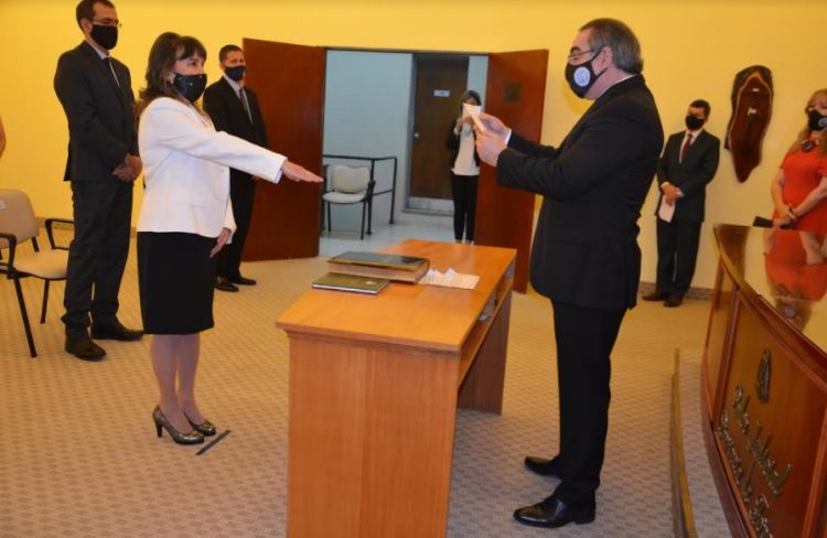 Asumieron sus cargos tres juezas, dos jueces, un defensor de Cámara y una secretaria