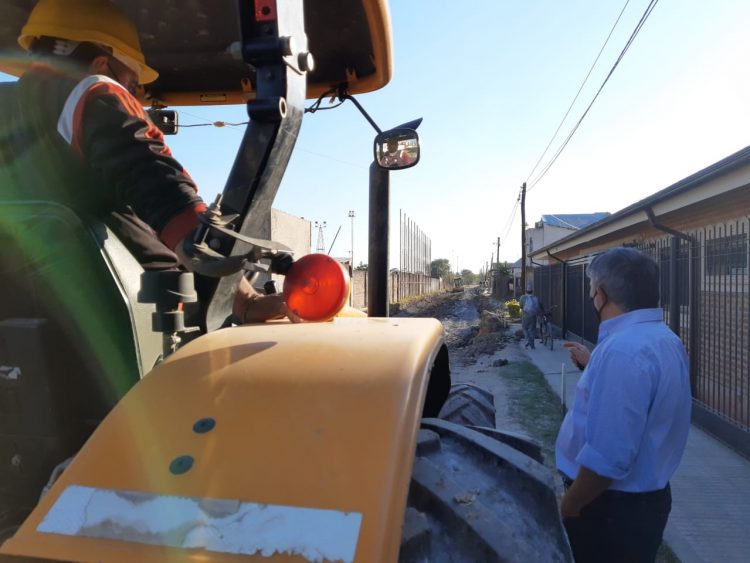 Montoya felicitó a vecinos por fomentar la reactivación de obras de pavimento en el San Miguel