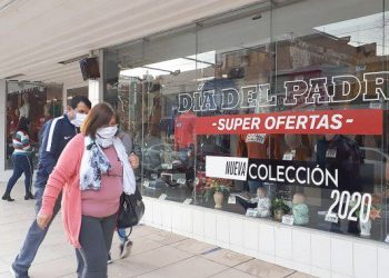 Legisladores de la oposición piden que se extienda hasta las 23 el horario comercial