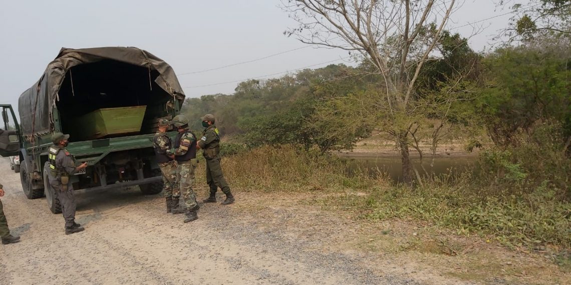 Continúa el secuestro de canoas paraguayas en Clorinda, esta vez actuó Gendarmería