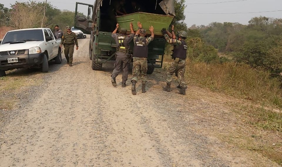Continúa el secuestro de canoas paraguayas en Clorinda, esta vez actuó Gendarmería