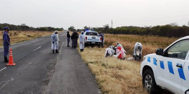 Varados formoseños cruzaron a nado el Bermejo pero fueron detectados, aislados y encausados