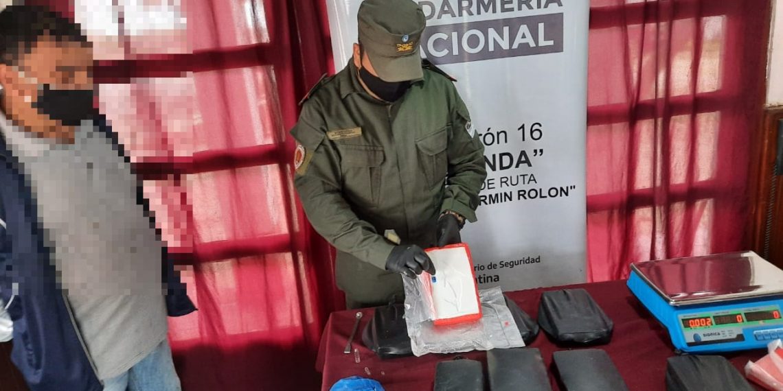 GN secuestró de un camionero, 10 kilos de cocaína valuados en más de 17 millones de pesos