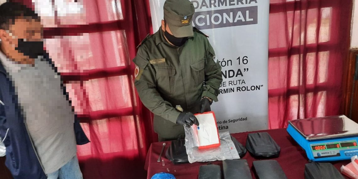 GN secuestró de un camionero, 10 kilos de cocaína valuados en más de 17 millones de pesos
