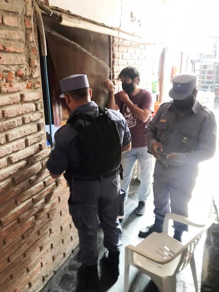 Buscan a conductor arrolló a un policía, provocó lesiones graves en otros dos