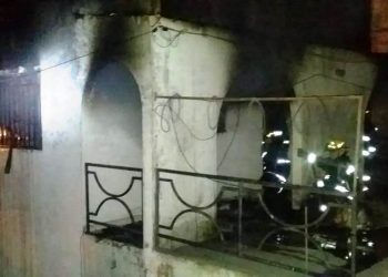 Un espiral encendido provocó el incendio de la planta alta de una vivienda