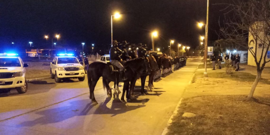 La Policía detectó 30 fiestas clandestinas y en una de éstas, había 60 infractores