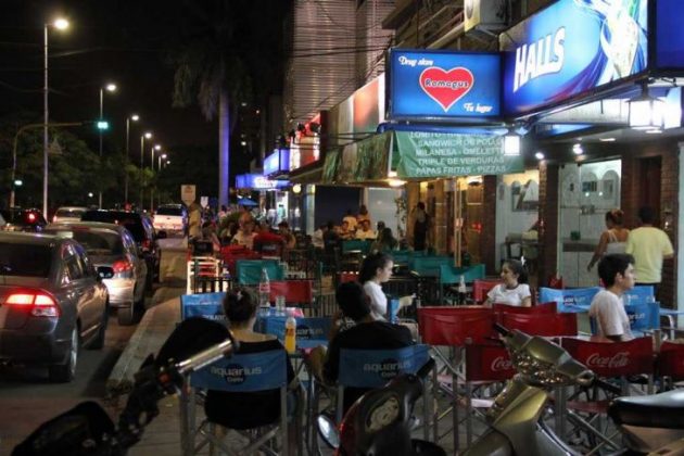 Apertura de fines de semana, al aire libre, de 8 a 20 y en peatonales; alternativas para apertura de bares, restó y cafés