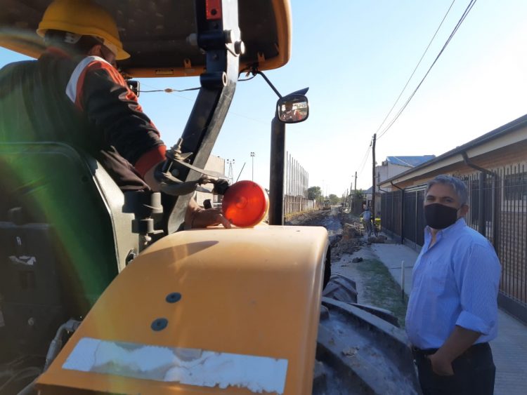 Montoya felicitó a vecinos por fomentar la reactivación de obras de pavimento en el San Miguel