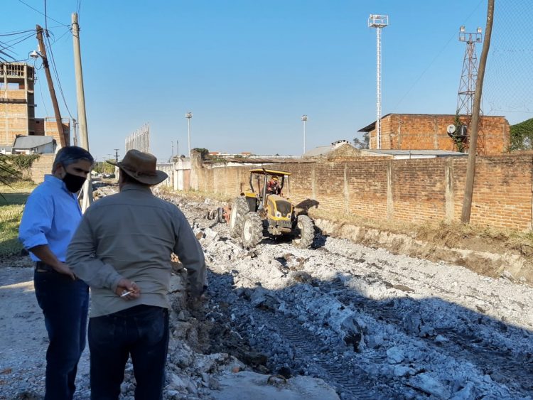 Montoya felicitó a vecinos por fomentar la reactivación de obras de pavimento en el San Miguel