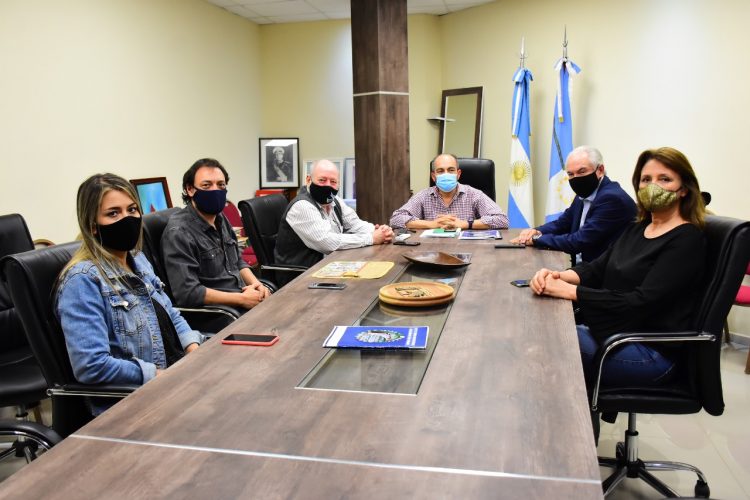 El Gobierno provincial y comerciantes se reunieron para acordar ampliación y continuidad de los precios máximos