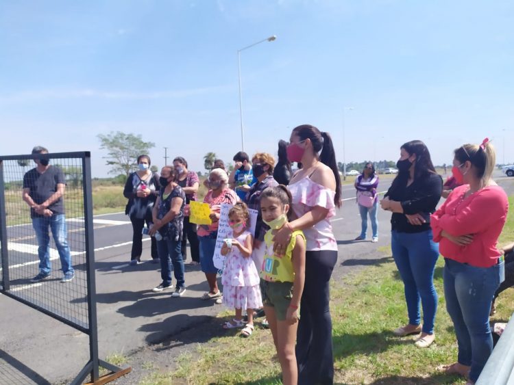 Olivera y Neme escucharon inquietudes de familiares clorindenses de varados