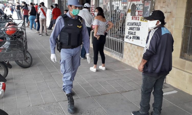 Médicos cuestionan política sanitaria del gobierno en la pandemia