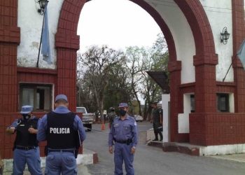 La Policía sorprendió a dos gendarmes enviando mercaderías al Paraguay por paso clandestino