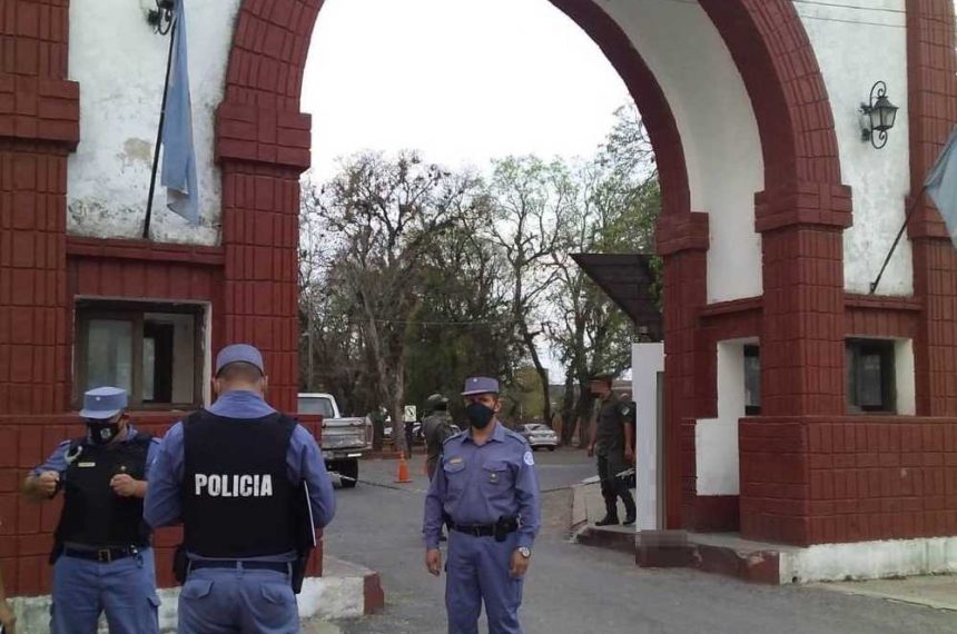 La Policía sorprendió a dos gendarmes enviando mercaderías al Paraguay por paso clandestino