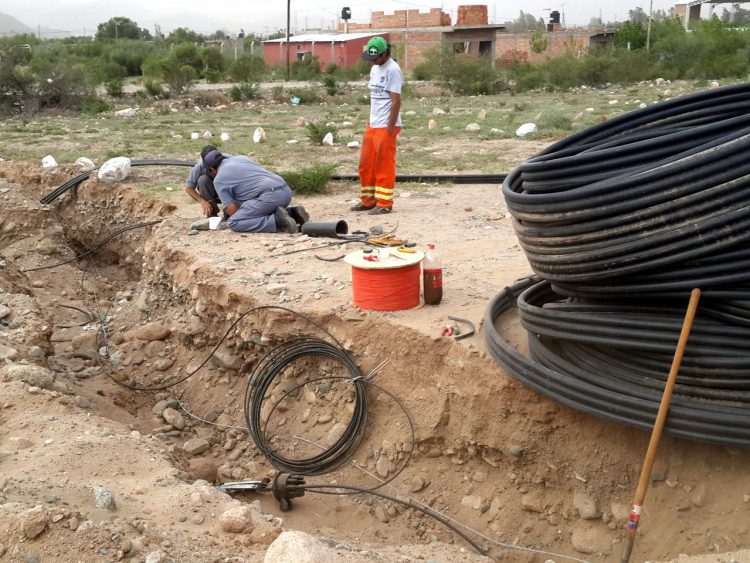 Retroexcavadora cortó la fibra óptica en Chaco y dejó a Formosa sin internet