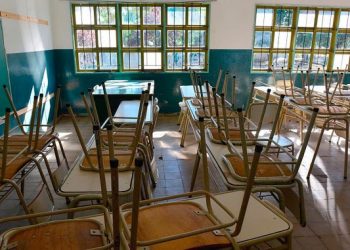 Escuelas urbanas no comenzarán clases presenciales por rebrote de casos covid