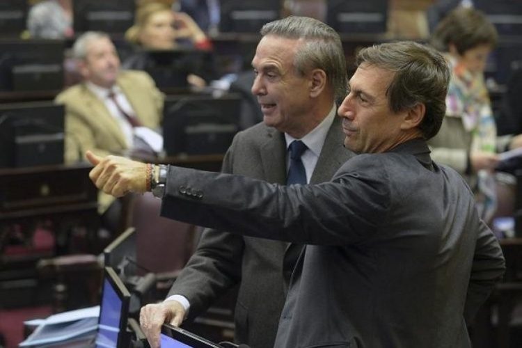 Mayans y Naidenoff: del respeto a la confrontación, cómo es el vínculo de quienes lideran las peleas en el Senado