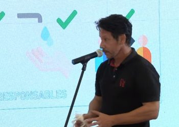 La incómoda pregunta de Leo Fernández Acosta a González por los varados