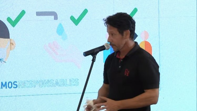 La incómoda pregunta de Leo Fernández Acosta a González por los varados