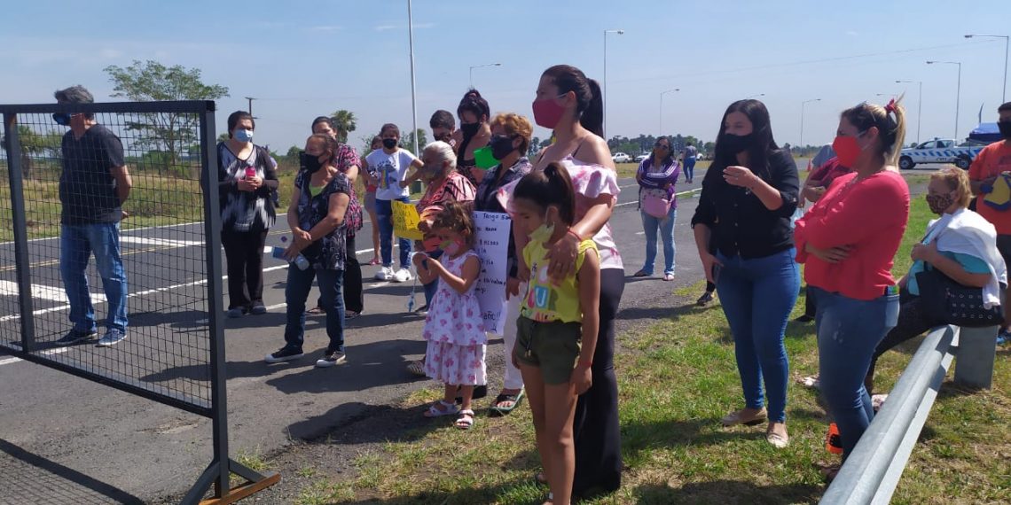 Olivera y Neme escucharon inquietudes de familiares clorindenses de varados