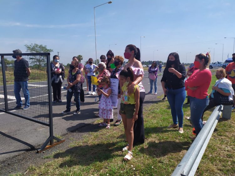 Olivera y Neme escucharon inquietudes de familiares clorindenses de varados