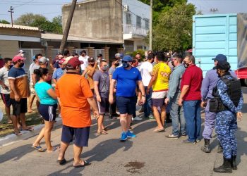 La Policía interceptó un camión «con mercadería sospechosa» y apareció hasta el intendente Celauro