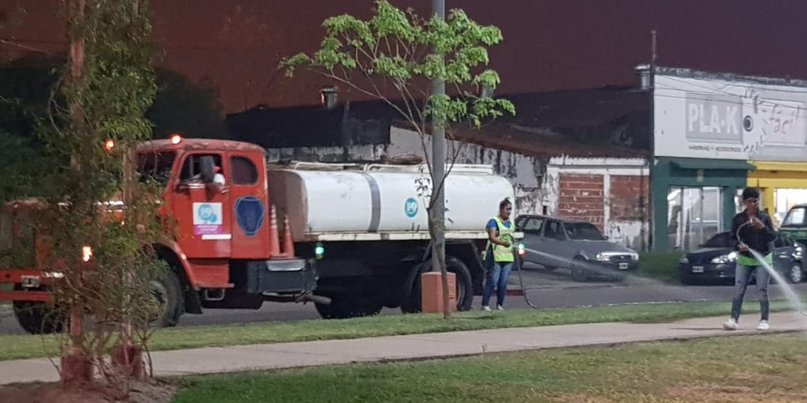 Ediles proponen usar camiones municipales de riego para asistir a barrios sin agua