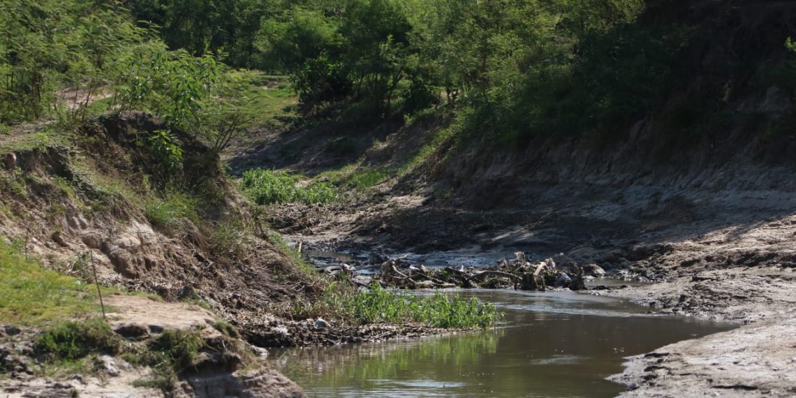 El Pucú, el torrentoso riacho que hoy está golpeado por la sequía