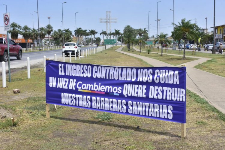 «Queremos salir de la cuarentena eterna», la reacción de Zárate a los carteles de apoyo a Gildo