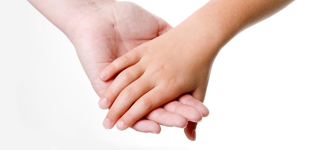 Buscan a familias que quieran adoptar dos niñas de 10 y 13 años