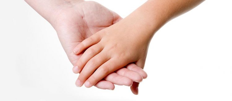 Buscan a familias que quieran adoptar dos niñas de 10 y 13 años