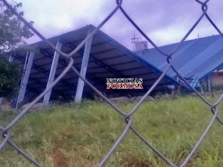 En Villafañe también se desplomó un polideportivo «techo azul»
