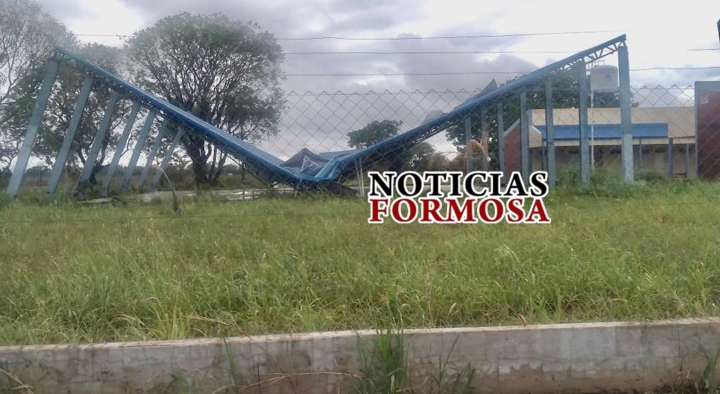 En Villafañe también se desplomó un polideportivo «techo azul»