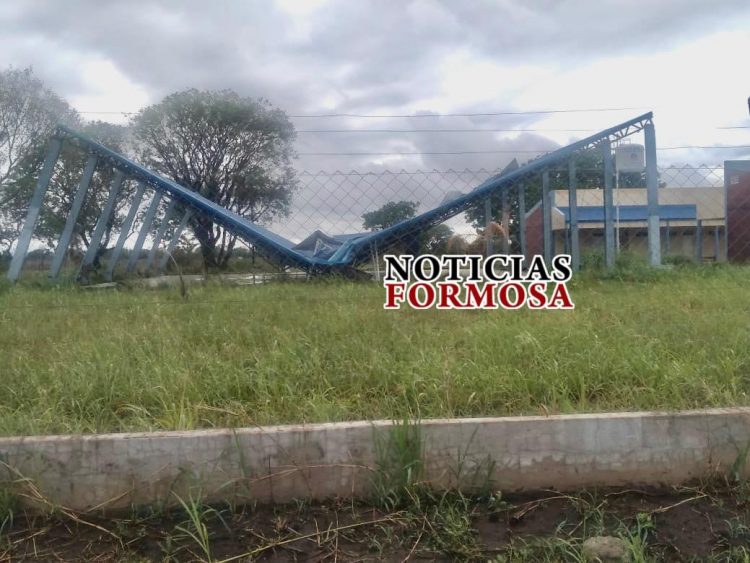 En Villafañe también se desplomó un polideportivo «techo azul»