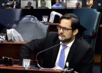 Diputado Vera le habló «a los jóvenes que hablan de dictadura»