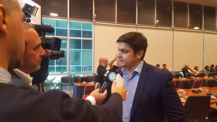 «A los que ingresan a la provincia se les debe permitir cumplir la cuarentena en domicilios particulares»