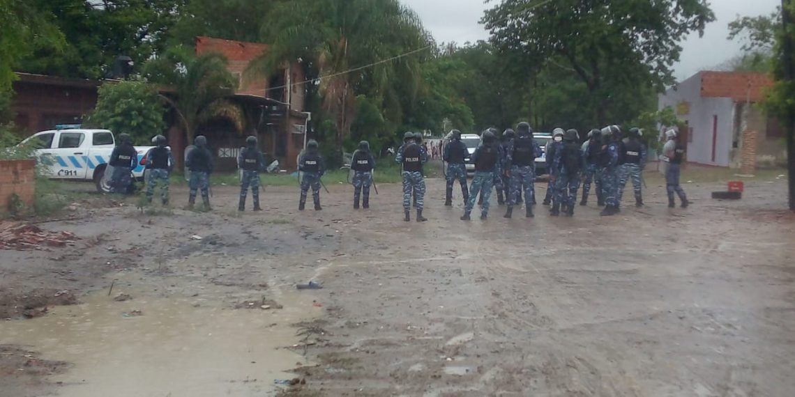 Detienen a gendarmes que “custodiaban” paso de contrabando a Paraguay
