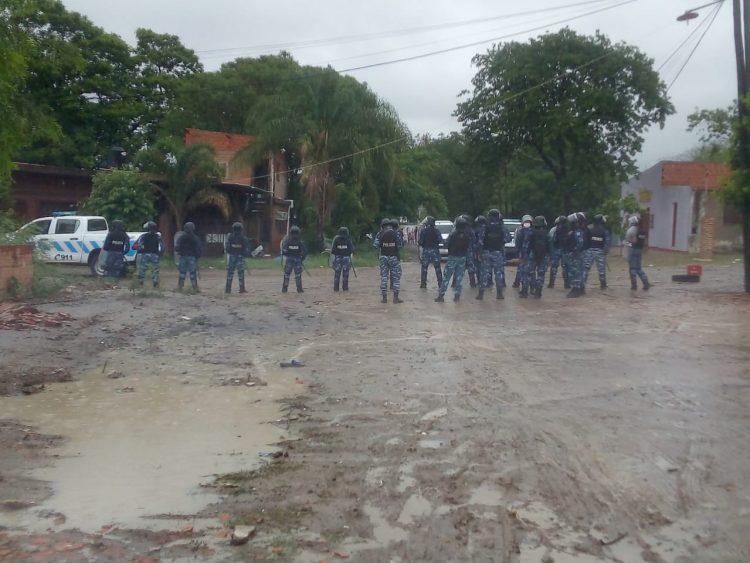 Detienen a gendarmes que “custodiaban” paso de contrabando a Paraguay