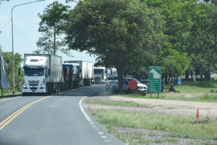 No quedan varados aguardando entrar a Formosa en el límite con Chaco