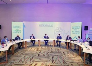 Insfrán asistió a la reunión de gobernadores del Norte Grande en Chaco