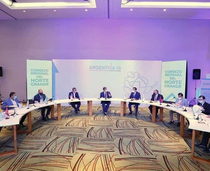 Insfrán asistió a la reunión de gobernadores del Norte Grande en Chaco