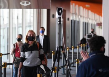 Argentinos que regresen del exterior podrán optar por PCR o cuarentena hasta el 16 de diciembre