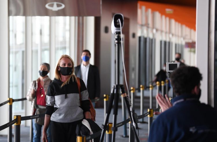 Argentinos que regresen del exterior podrán optar por PCR o cuarentena hasta el 16 de diciembre